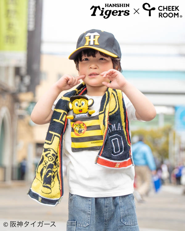 【チークルーム】阪神タイガース限定コラボ 球団旗 Tシャツ / オフホワイト