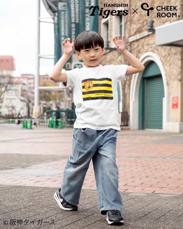 【チークルーム】阪神タイガース限定コラボ 球団旗 Tシャツ / オフホワイト