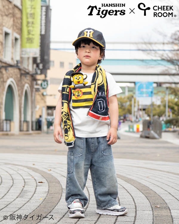 【チークルーム】阪神タイガース限定コラボ 球団旗 Tシャツ / オフホワイト