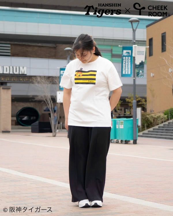 【チークルーム】阪神タイガース限定コラボ 球団旗 Tシャツ 大人 / オフホワイト