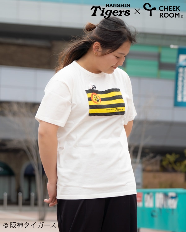 【チークルーム】阪神タイガース限定コラボ 球団旗 Tシャツ 大人 / オフホワイト