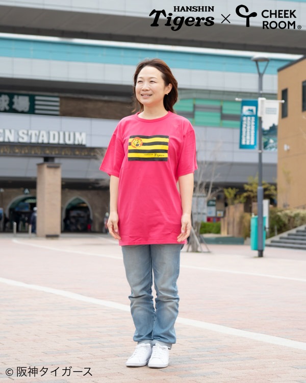 【チークルーム】阪神タイガース限定コラボ 球団旗 Tシャツ 大人 / ピンク
