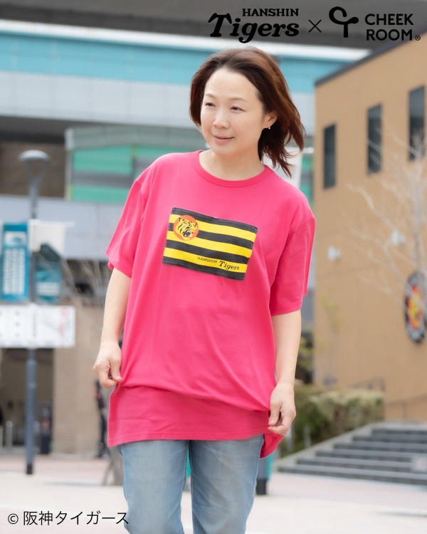 【チークルーム】阪神タイガース限定コラボ 球団旗 Tシャツ 大人 / ピンク