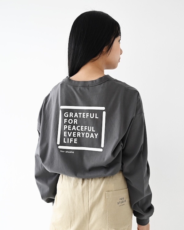 【26PS】PEACEFUL LIFE L/S Tシャツ / チャコールグレー
