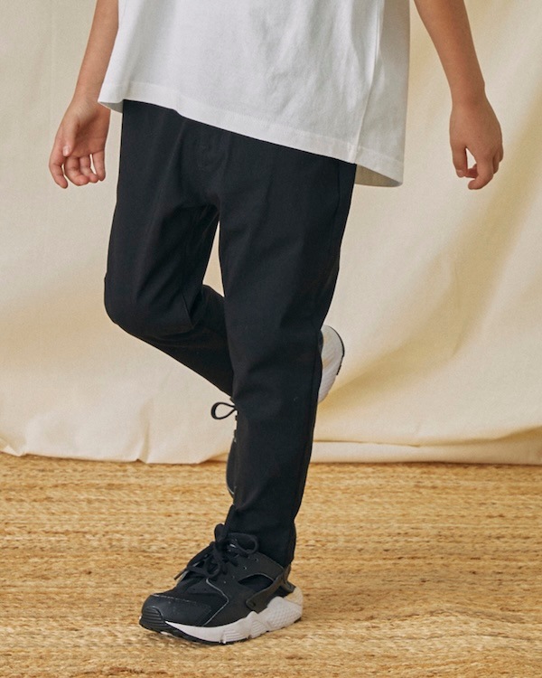 【定番】テーパードスリムパンツ