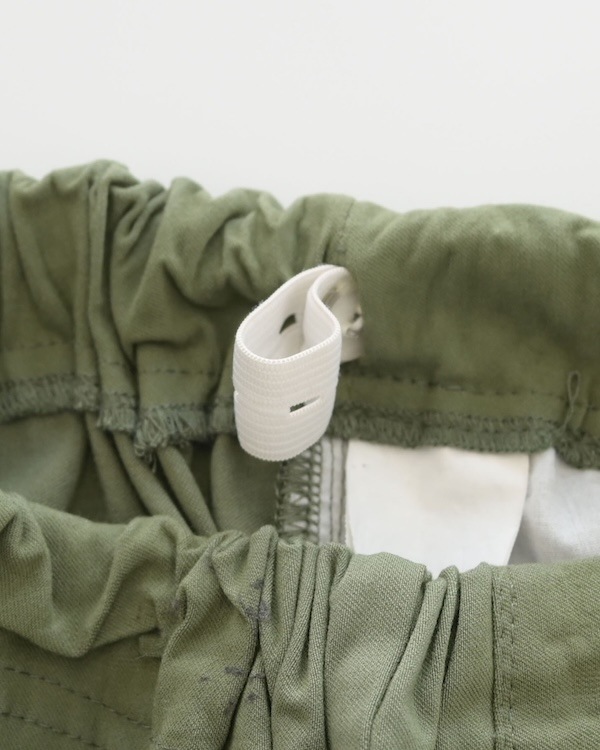 【定番】テーパードスリムパンツ