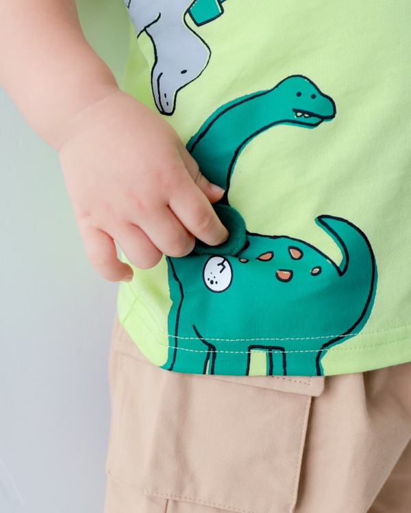 【26SS】恐竜たくさん Tシャツ / ライトグリーン