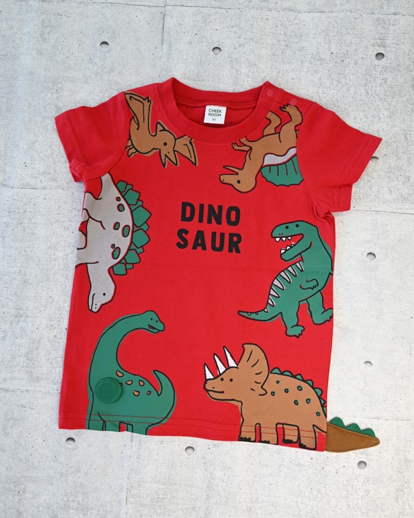 【チークルーム】恐竜たくさん Tシャツ / レッド