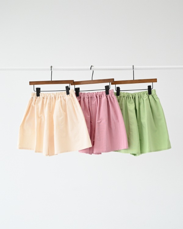 【エヌエイチティー】タックショートパンツ / アイボリー