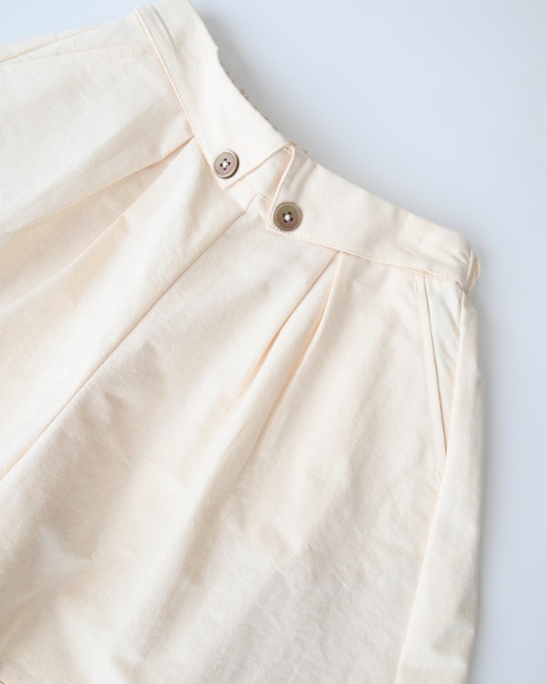 【エヌエイチティー】タックショートパンツ / アイボリー