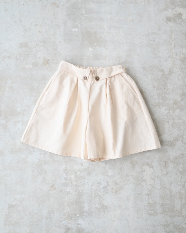 【エヌエイチティー】タックショートパンツ / アイボリー