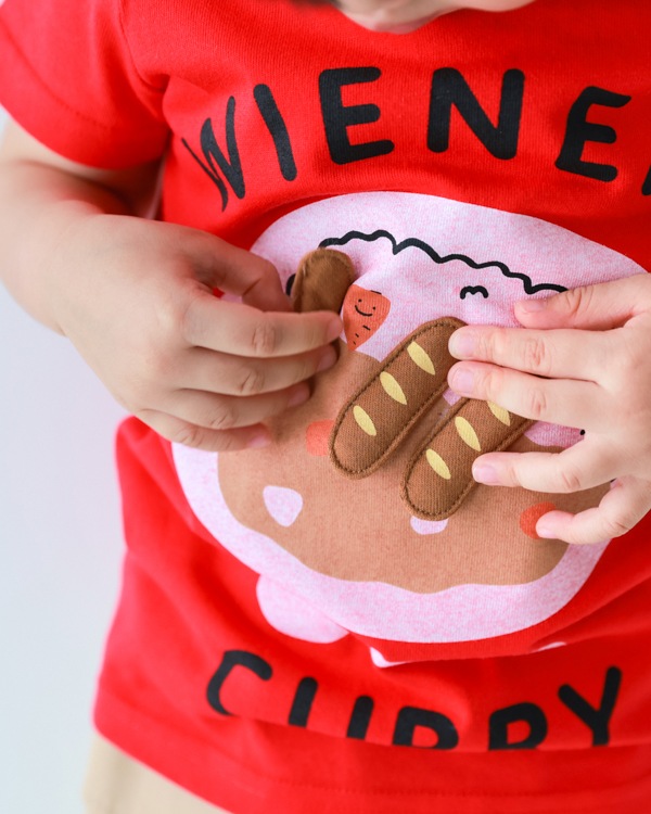 【チークルーム】ウインナーカレー Tシャツ / レッド