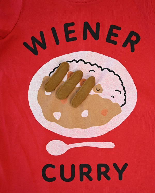 【チークルーム】ウインナーカレー Tシャツ / レッド