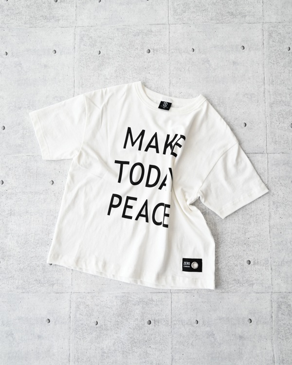 【ゼロスタンダード】MAKE TODAY PEACE Tシャツ / オフホワイト