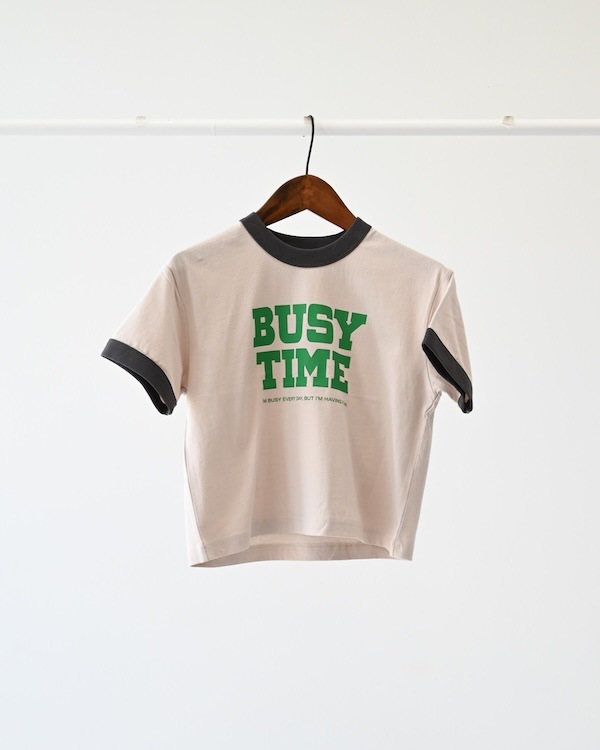 【フォブ】BUSY TIME Tシャツ / サンド