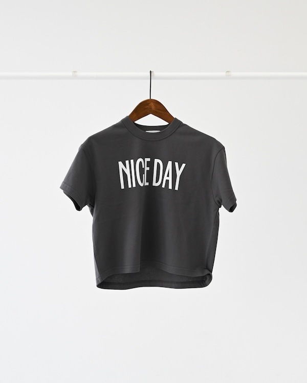 【フォブ】NICE DAY Tシャツ / チャコールグレー