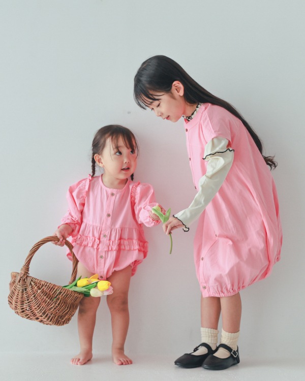 【エヌエイチティー】フリルロンパース / ピンク