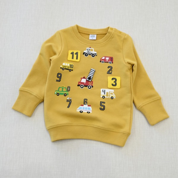 【25FW】働く車の時計 トレーナー / マスタード