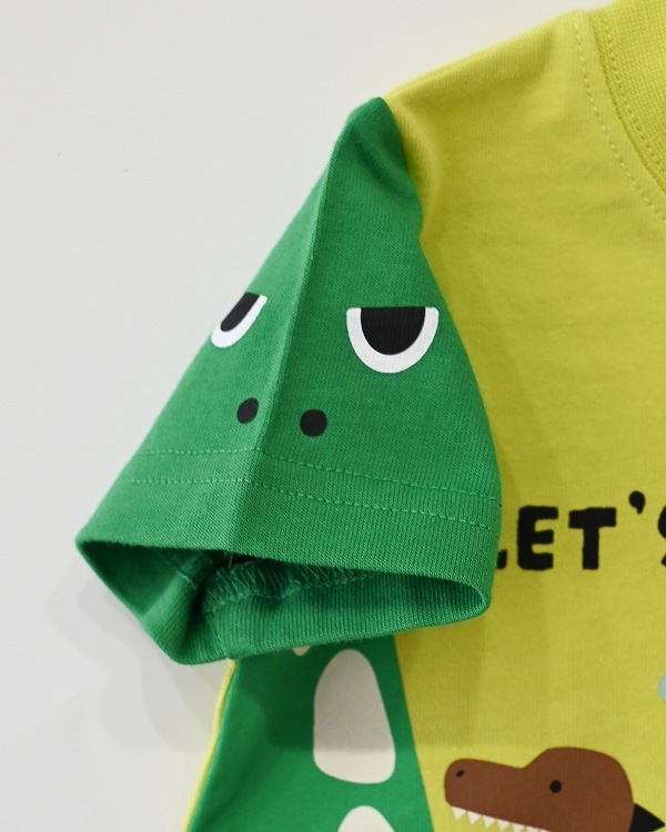 【チークルーム】恐竜のお散歩 Tシャツ / ライトグリーン  