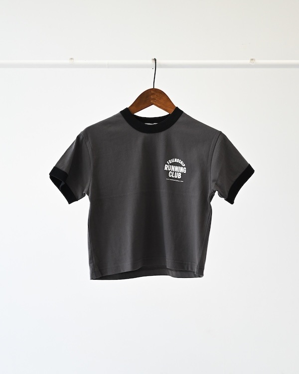 【フォブ】RUNNING CLUB Tシャツ / チャコールグレー