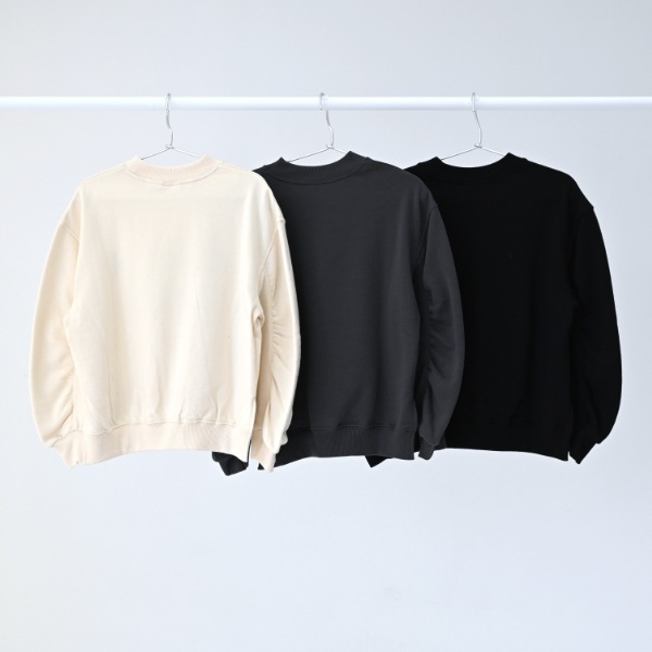 【25FW】ALYSSUM ギャザートレーナー / チャコールグレー