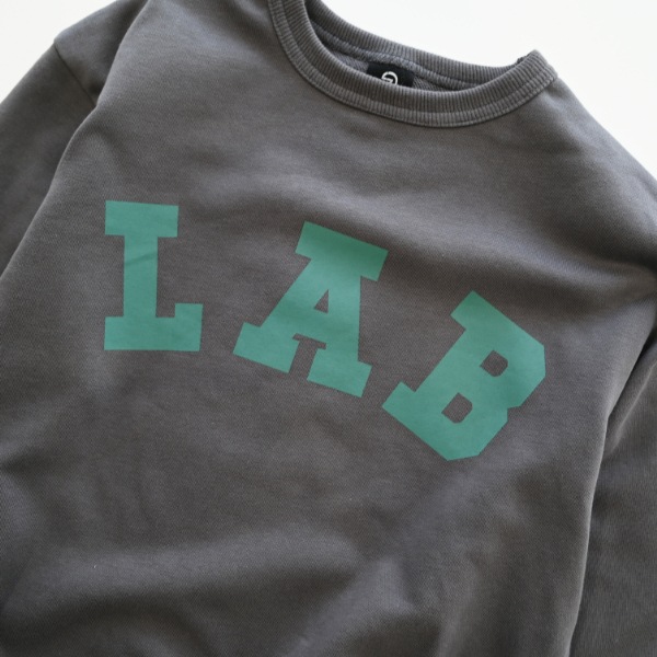 【25FW】LAB トレーナー / チャコールグレー