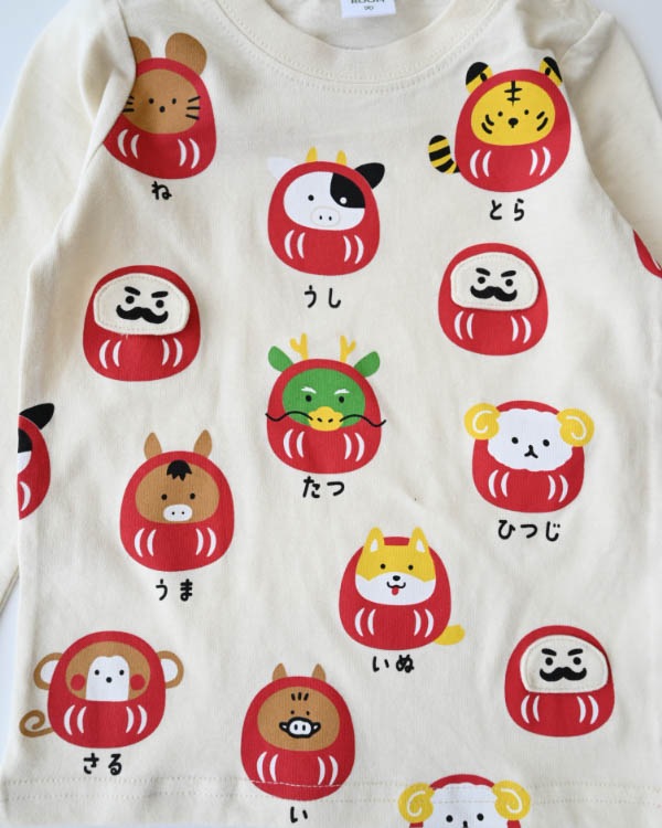 【チークルーム】干支だるまロングＴシャツ / アイボリー