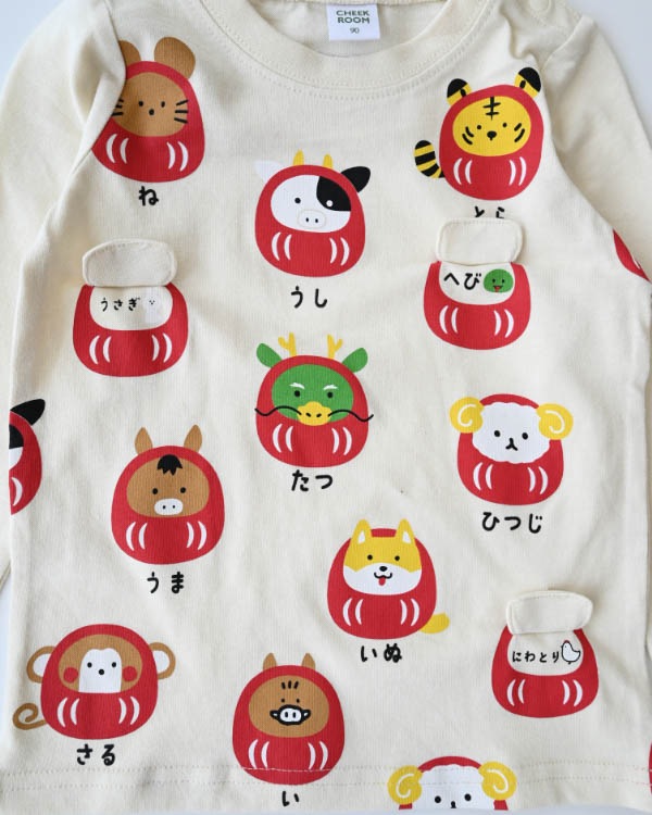 【チークルーム】干支だるまロングＴシャツ / アイボリー