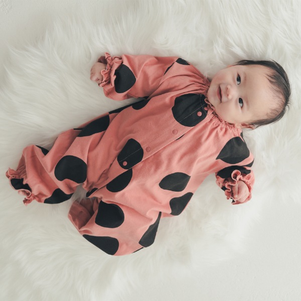 【25FW】アラカルト フリルロンパース / カメオブラウン