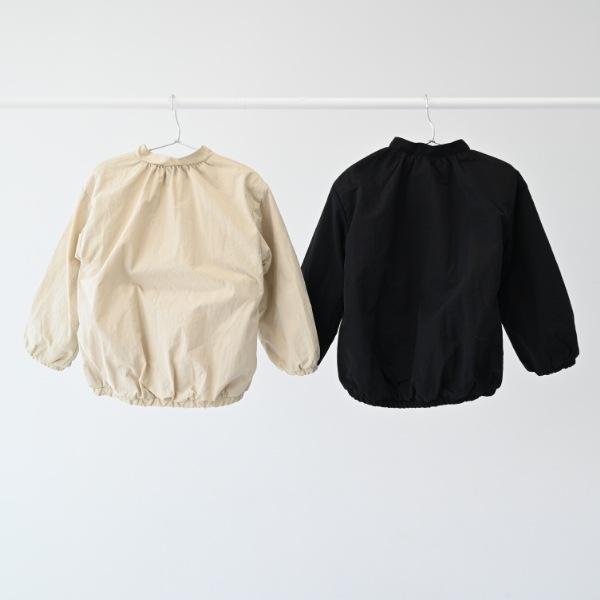 【25FW】ナイロン ギャザージャケット / ブラック