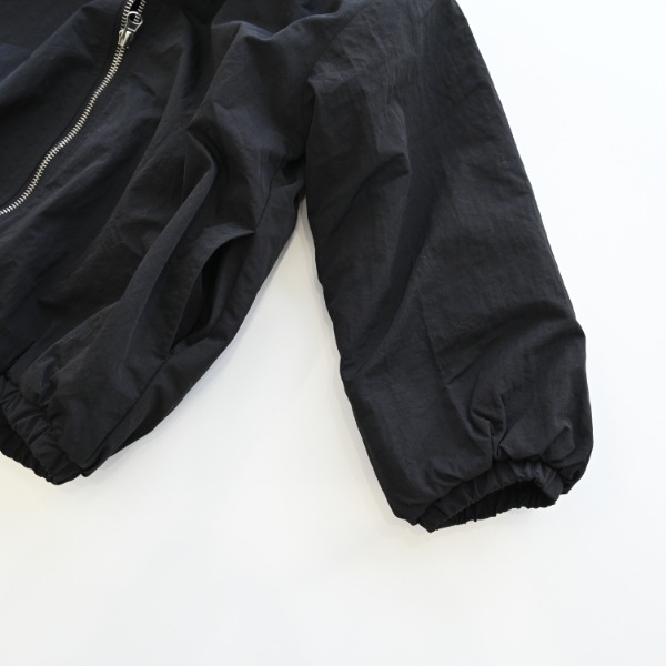 【25FW】ナイロン ギャザージャケット / ブラック
