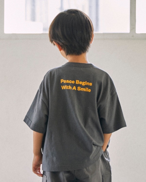 【ジェネレーター】Peace Begins Tシャツ / チャコールグレー