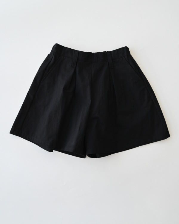 【エヌエイチティー】タック ショートパンツ / ブラック