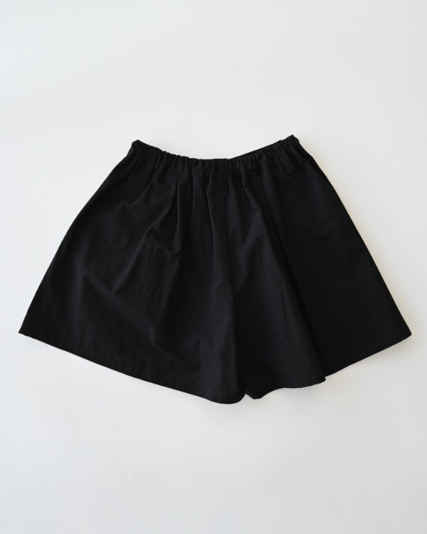 【エヌエイチティー】タック ショートパンツ / ブラック