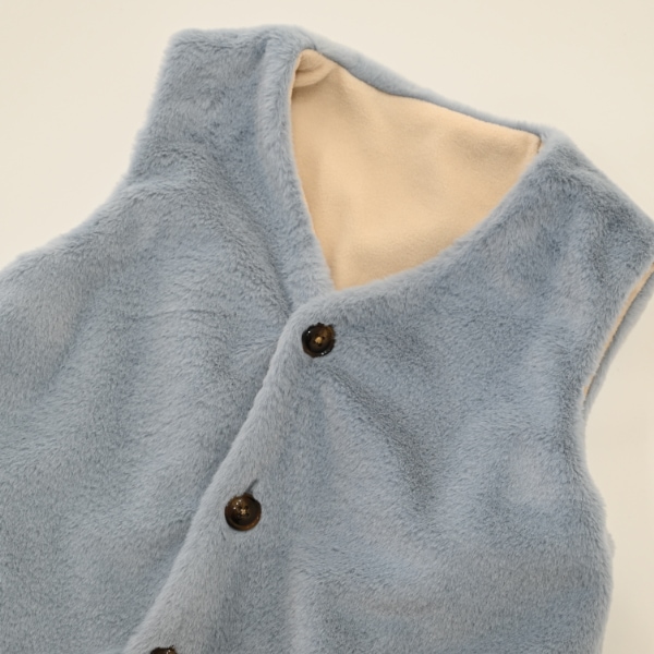 【25FW】ファー ポケット付きベスト / サックス