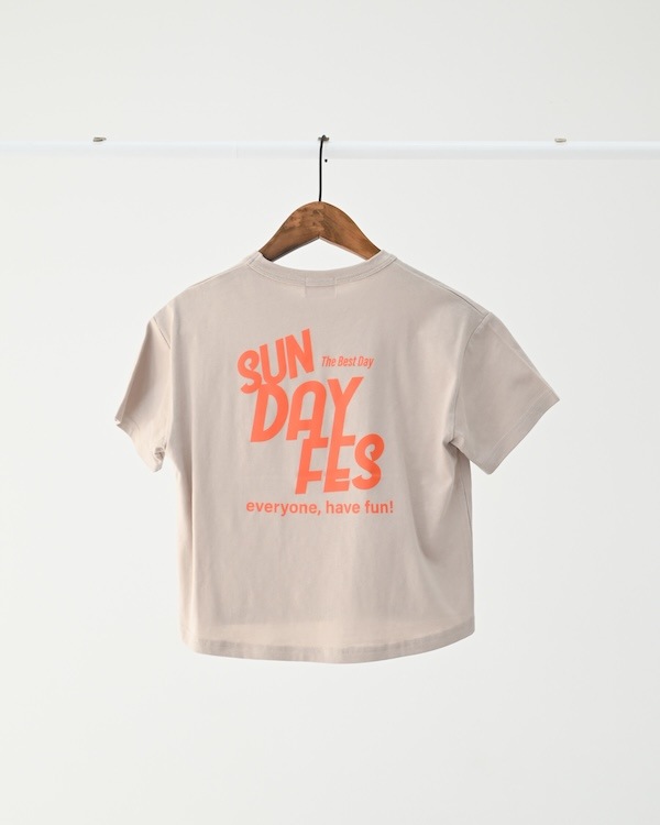 【フォブ】SUNDAY FES Tシャツ / グレージュ  