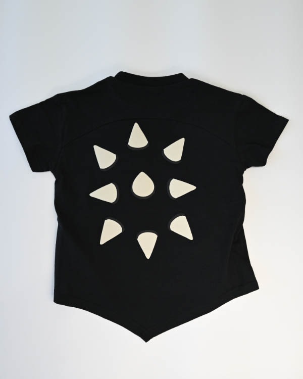 【ニコフラート】恐竜トゲトゲ Tシャツ / ブラック