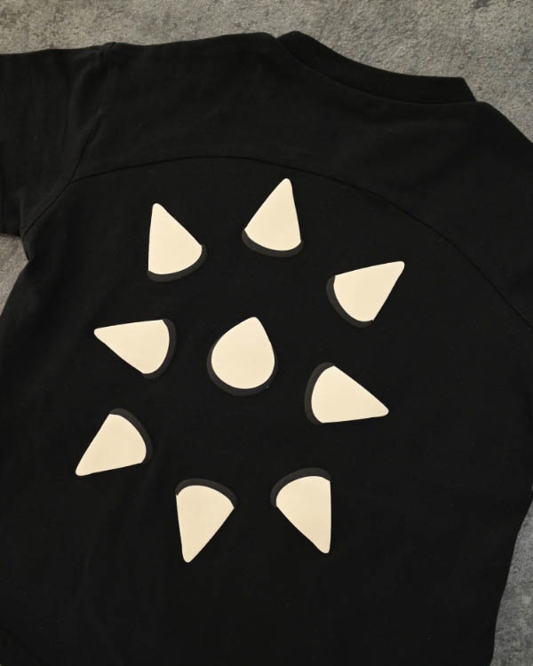 【ニコフラート】恐竜トゲトゲ Tシャツ / ブラック