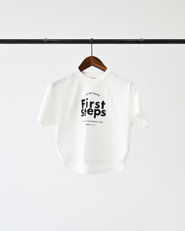 【ジェネレーター】First Steps Tシャツ / ホワイト