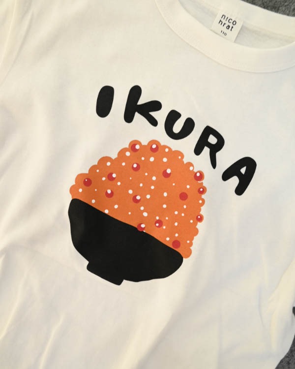 【ニコフラート】いくらづくし Tシャツ / オフホワイト