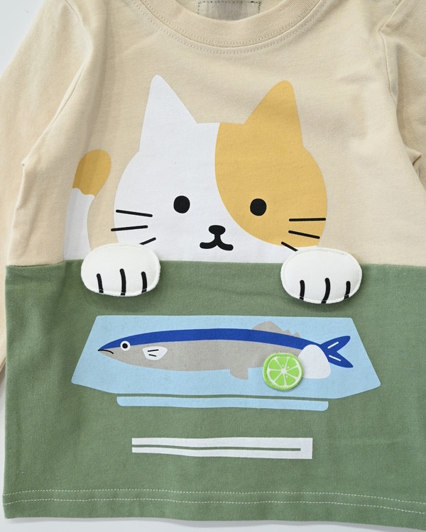 【チークルーム】ねこと秋刀魚 ロングTシャツ / アイボリー