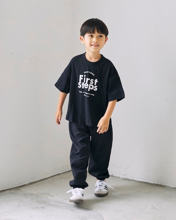【ジェネレーター】First Steps Tシャツ / ブラック