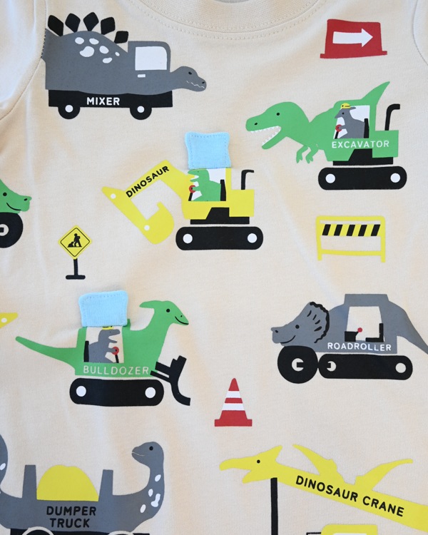【チークルーム】恐竜の工事 Tシャツ / アイボリー