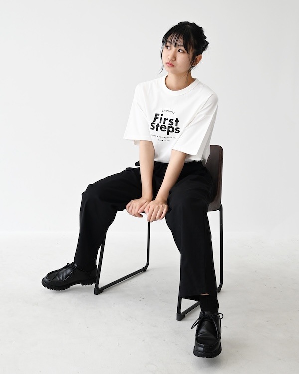 【ジェネレーター】First Steps Tシャツ / ホワイト