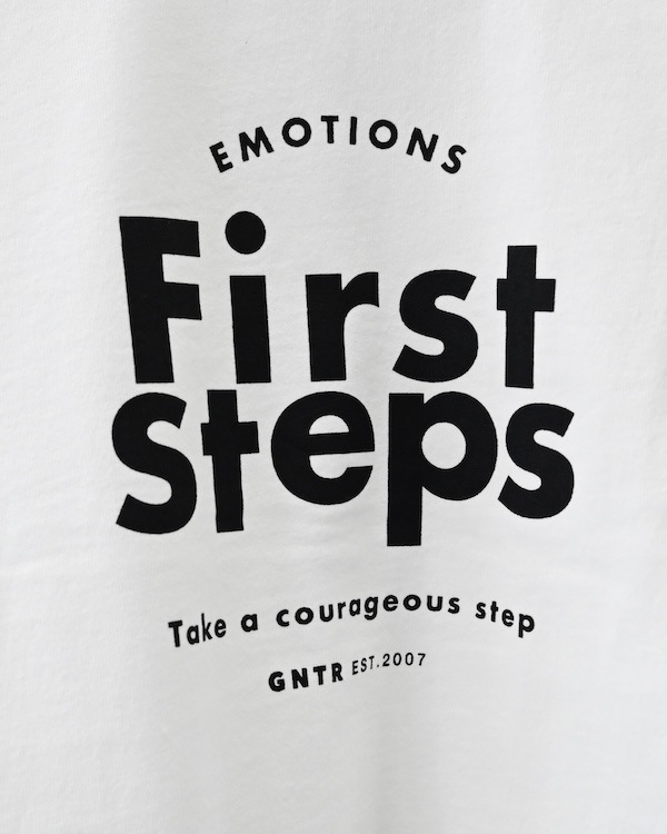 【ジェネレーター】First Steps Tシャツ / ホワイト