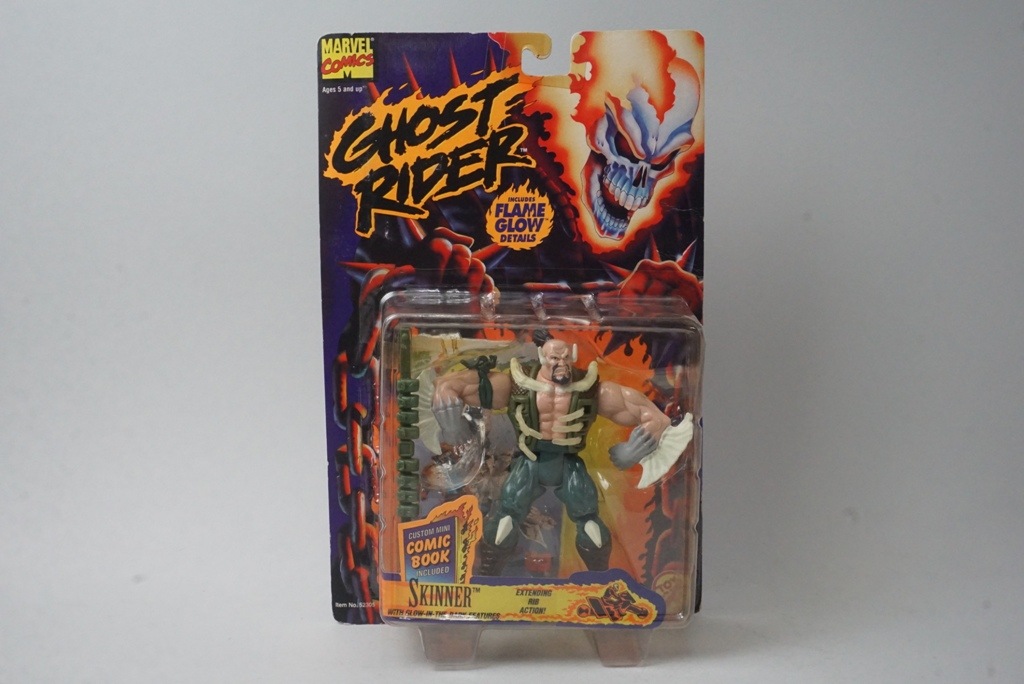 ��� TOY BIZ �ޡ��٥� ���ߥå� �������ȥ饤���� INCLUDES FLAM GLOW DETAILS SKINNER �����ʡ�