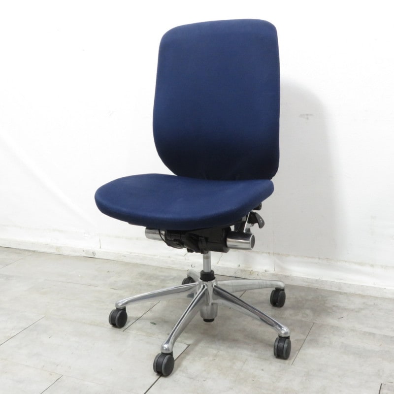 中古 オカムラ ビラージュ オフィスチェア 肘当て付き ネイビー 事務椅子