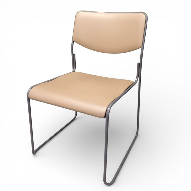 【SALE】サンケイ ミーティングチェア ベージュ 肘無し スタッキング パイプ椅子 中古 EG13139 配送サイズ180