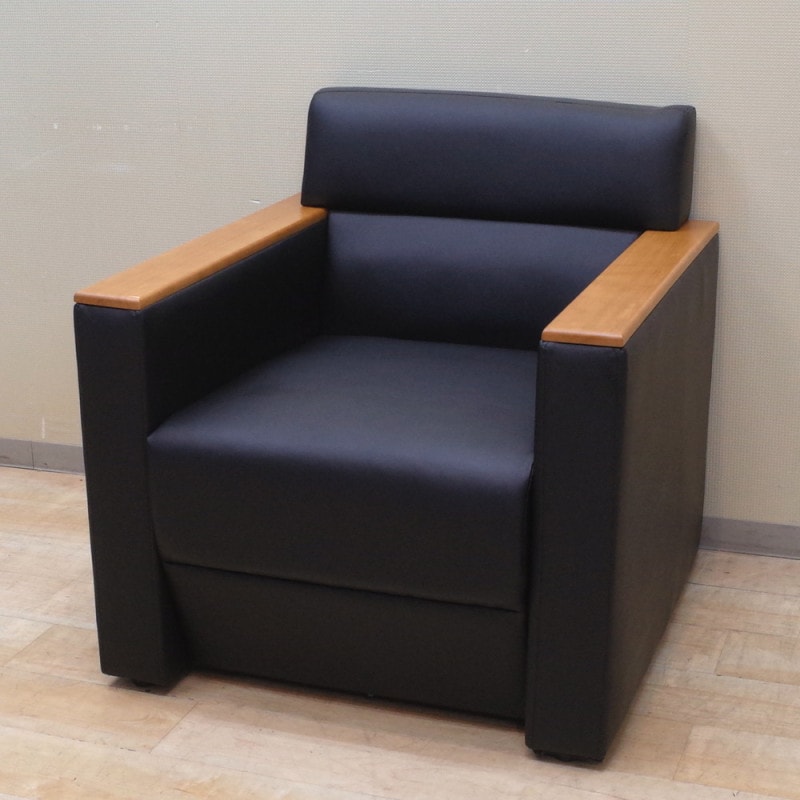 訳アリ 1人用ソファ 応接ソファ レザー調 ブラック 1人掛け イス 椅子 役員用 木目調 エグゼクティブ くつろぎ KK13546 中古オフィス家具 配送サイズ240