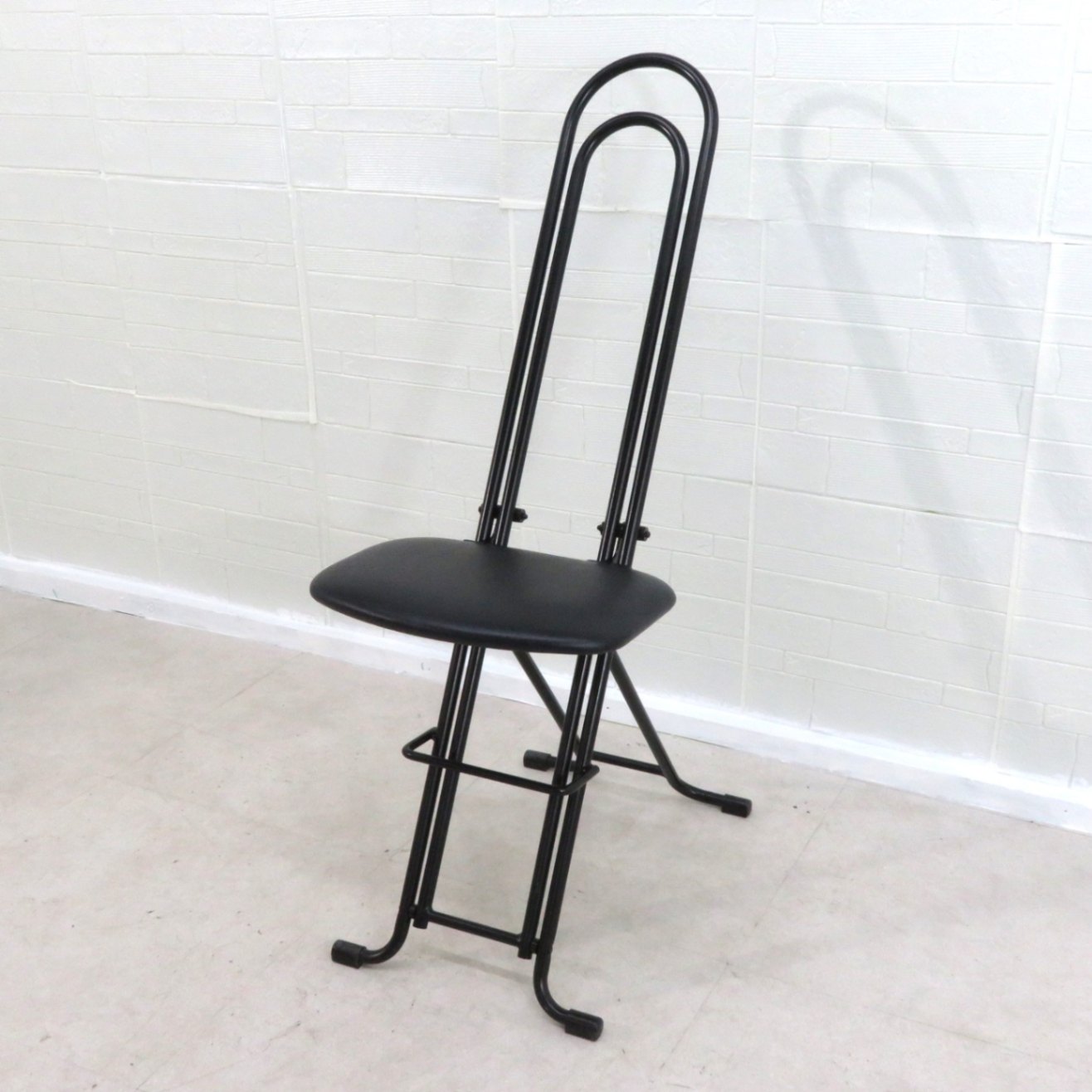 シンプル 折りたたみ椅子 〔ブラック×シルバー〕 幅420mm 日本製 スチールパイプ〔代引不可〕 シンプル 折りたたみ椅子 ブラック×シルバー 幅420mm 日本製